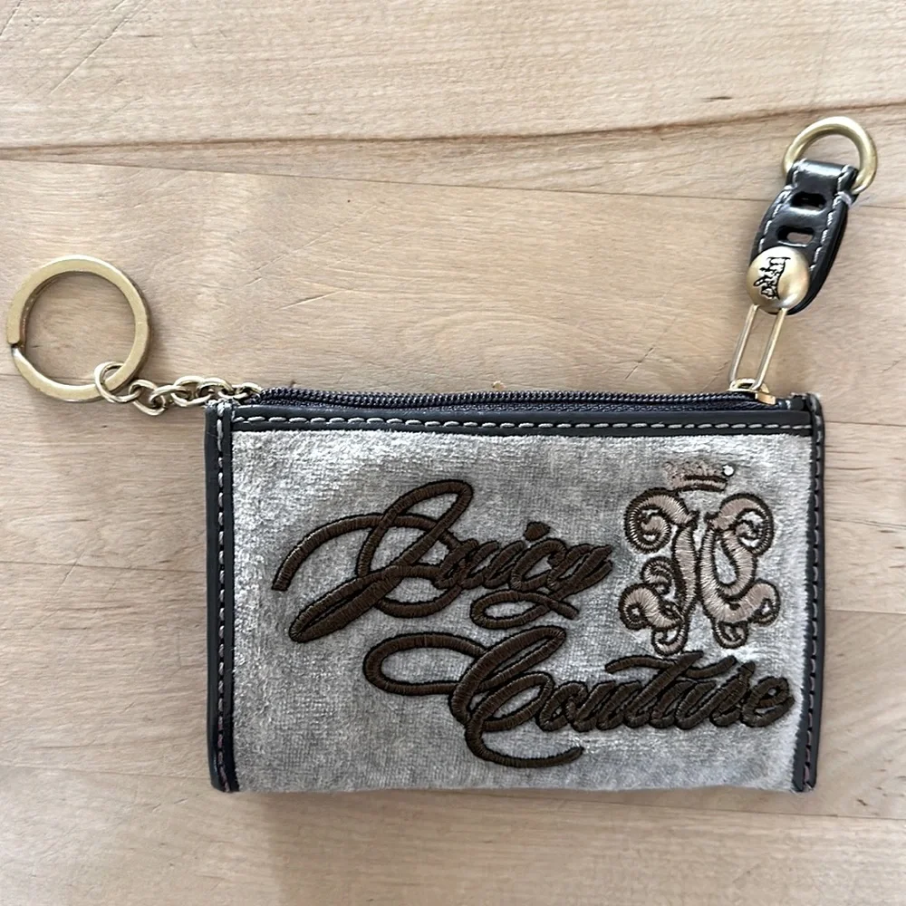 ๐ธJUICY COUTURE VELVET COINPURSE ๐ธ - Picture 1 of 6